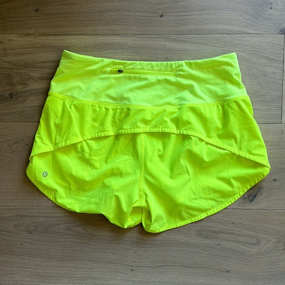 Lululemon Size 8 Speed Up Short 4” High Rise - Picture 3 of 4